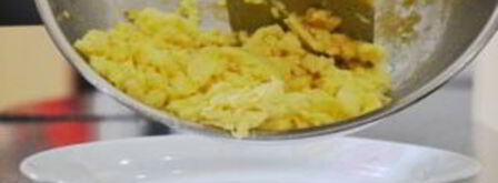 яичница-болтунья с сыром. Шаг 7