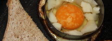 яичница-глазунья на баклажанах. Шаг 5