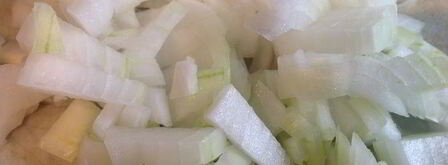 яичница и запеченный картофель с беконом и ароматными травами. Шаг 3