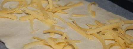 яичница на слоеном тесте. Шаг 5