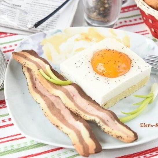 Рецепт яичницы с беконом на десерт