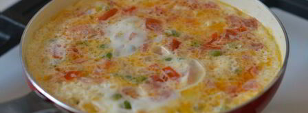 яичница с помидорами и зеленым горошком. Шаг 9