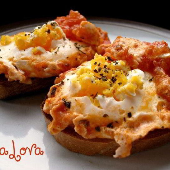 Рецепт яичницы с томатами uova al pomodoro