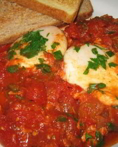 Яичница с томатной пастой