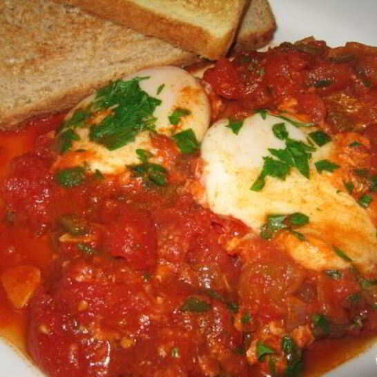 Рецепт яичницы с томатной пастой