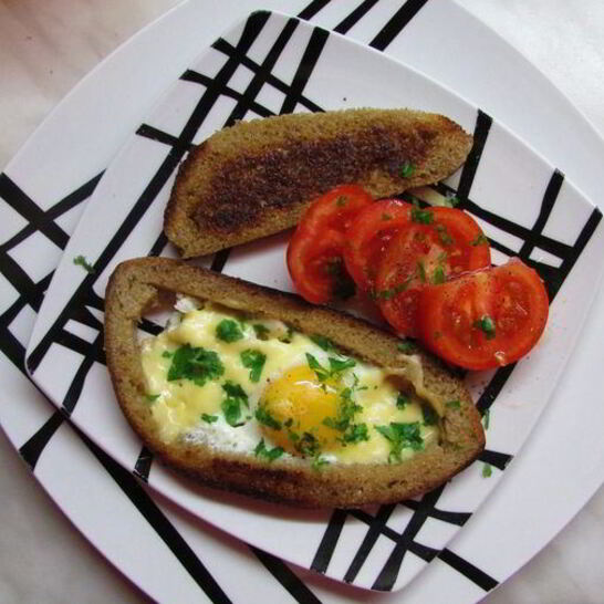 Рецепт яичницы в хлебушке