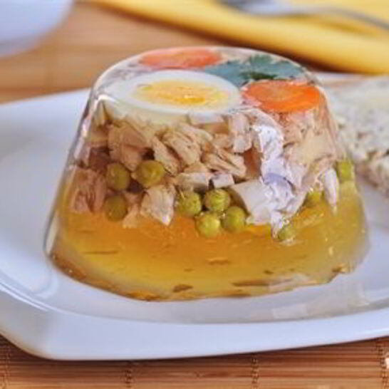 Рецепт слоеного заливного