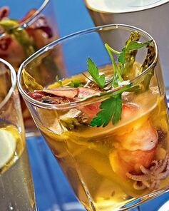 Заливное из морепродуктов в бокалах