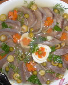 Заливное из свиного языка