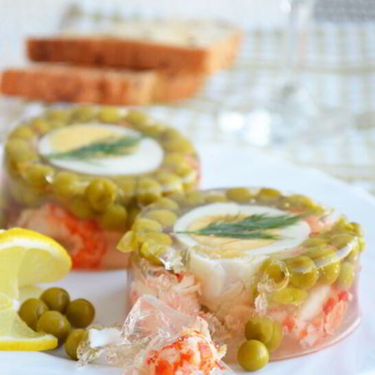 Рецепт заливного с яйцом и креветками