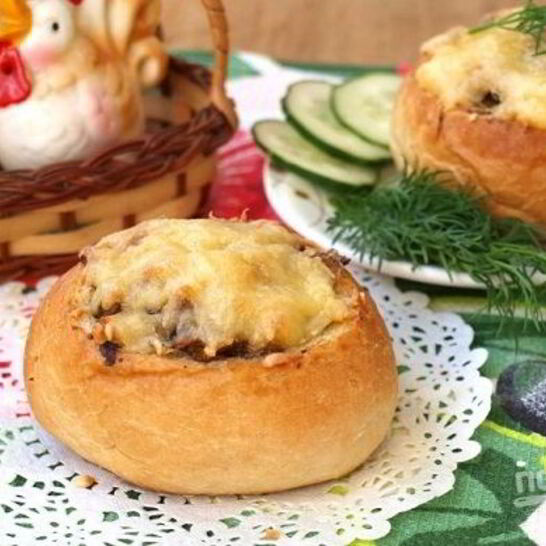 Рецепт сытного жульена в булочке