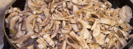 жульен в горшочке с курицей и грибами. Шаг 8