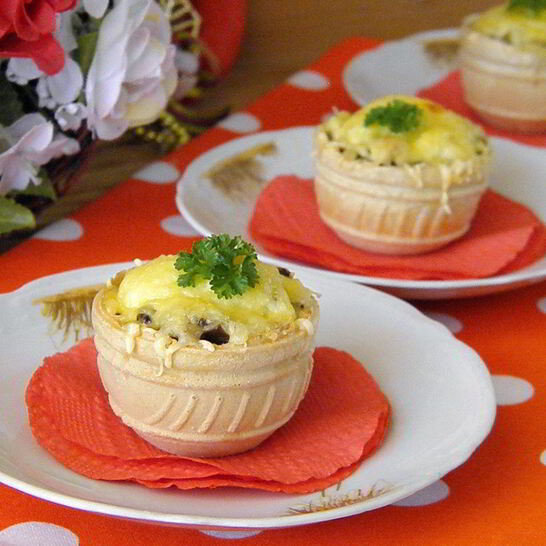 Рецепт жульена в тарталетках с грибами и курицей