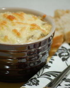 Жюльен с говядиной и шампиньонами