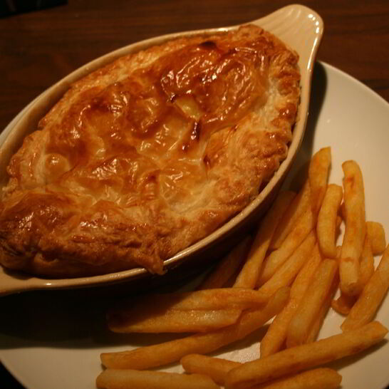 Рецепт жюльена с курицей и грибами под слоеным тестом