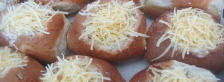 жюльен с курицей и грибами в булочке. Шаг 12