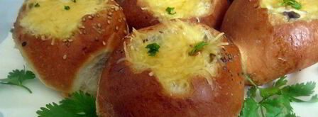 жюльен с курицей и грибами в булочке. Шаг 13